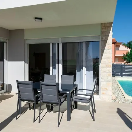 Villa Valencan 3 Peroj
